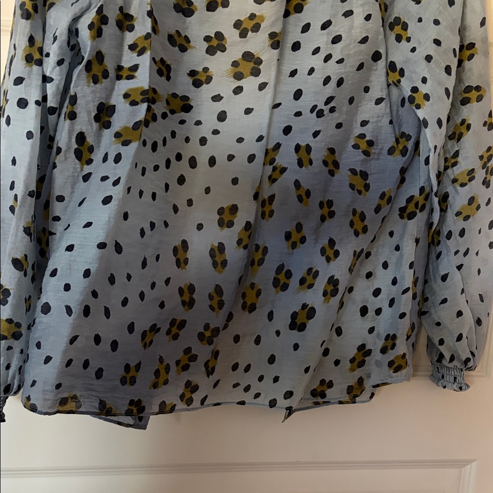 CAbi Hunter Blouse fall 2024 Sz Small - Picture 13 of 13